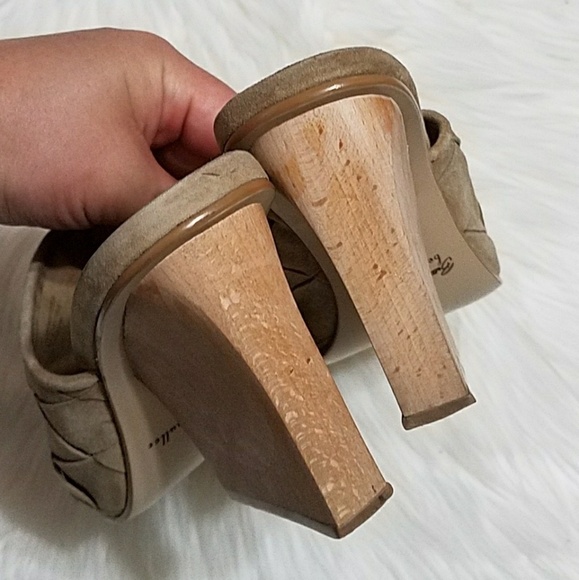 Bettye Muller tan weave slide wedges - Picture 4 of 5